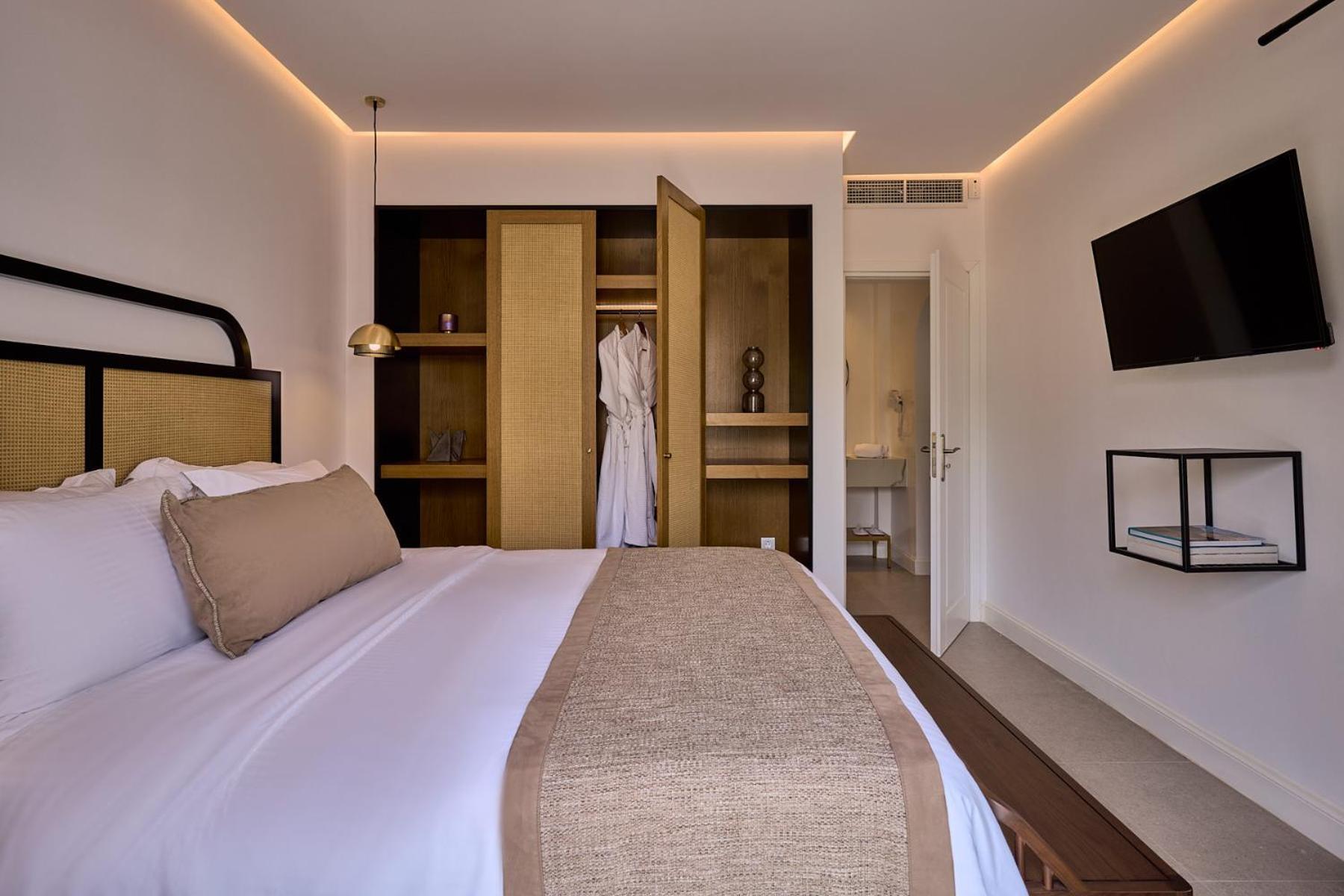 Alleys All-Suite Hotel & Spa Pýrgos الغرفة الصورة